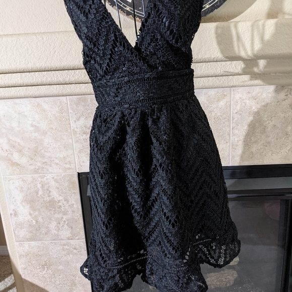 SUGAR+LIPS "ALL MY LOVE" PLUNGING LACE/CROCHET BLACK DRESS.  SZ:. XS - Picture 3 of 12